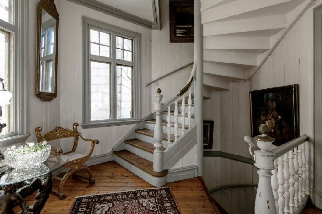 Och ett trapphus som inte går av för hackor. Foto: Tomas Gillberg Hus på Smögen till salu på Hemnet