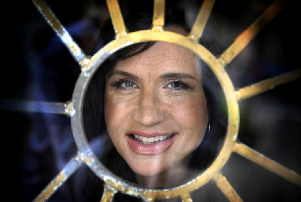 Petra Mede är aktuell med sin föreställning 50/50, som handlar om livet efter just 50-strecket. Petra Mede är aktuell med sin föreställning 50/50, som handlar om livet efter just 50-strecket.