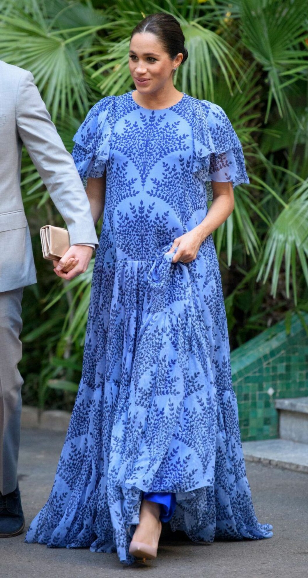 Meghan Markle i en vacker blå långklänning från Carolina Herrera. Meghan Markle i en blå långklänning