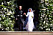 En bild på hertiginnan Meghan Markle och prins Harry under det kungliga bröllopet i Storbritannien.