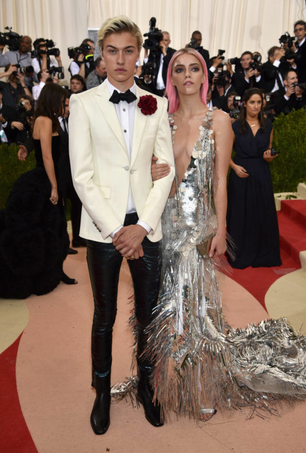 Både modellen Lucky Blue Smith och modellen Pyper America Smith bar H&M. met-hm-4 2