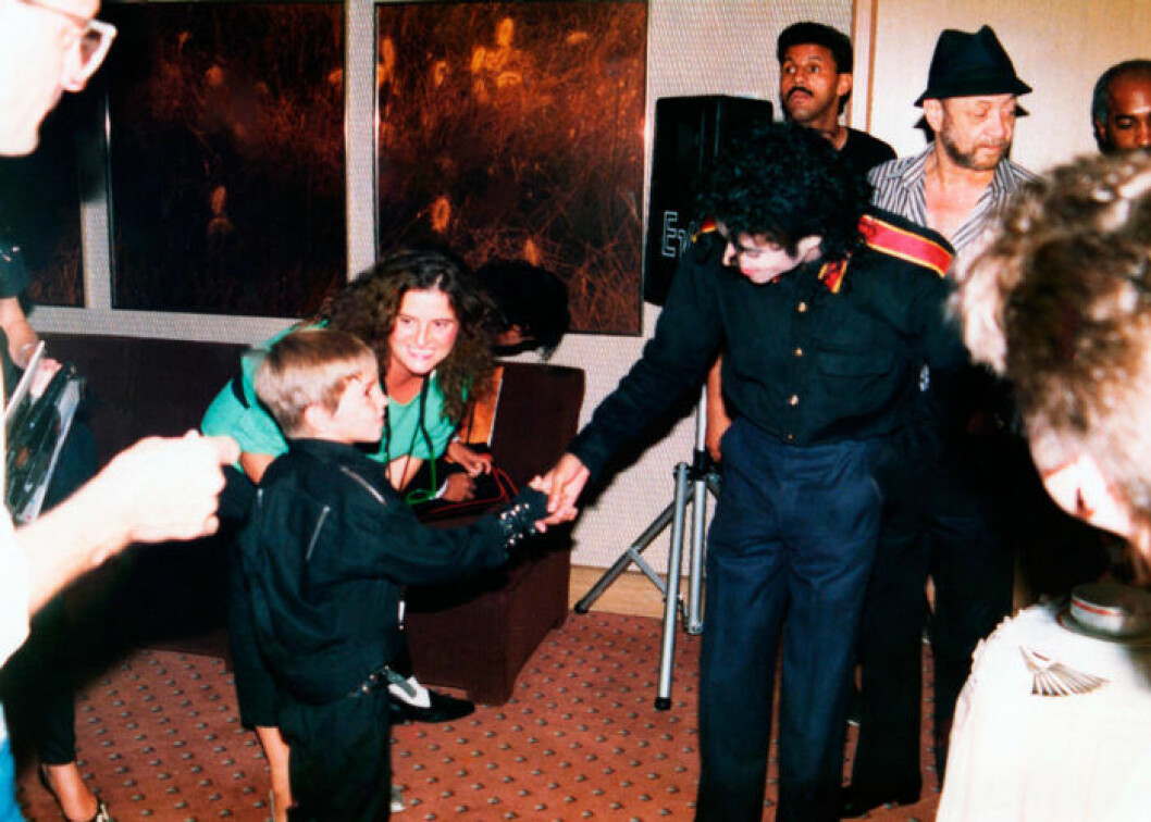 Bild från 1987 där Michael Jackson och Wade Robson syns skaka hand. <em>Foto: Dan Reed/TT</em> Michael Jackson och Wade Robson