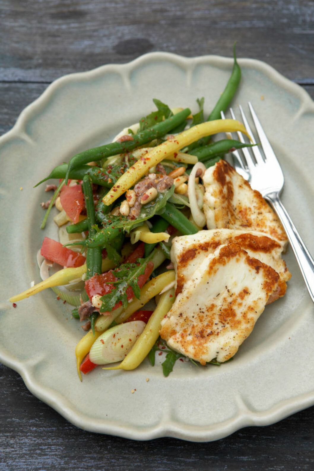 Bönsallad med stekt halloumi