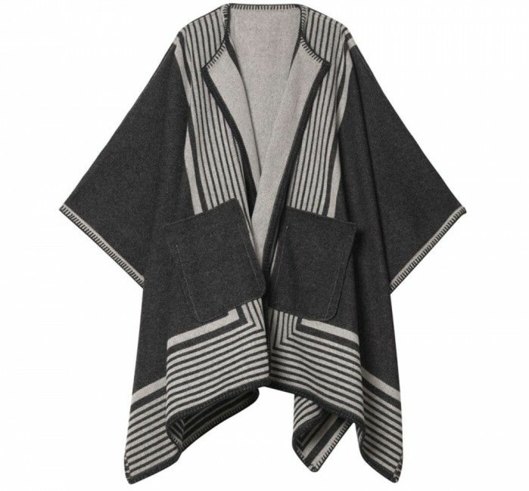 Poncho i ull/polyester/polyamid, ca 5 400 kr, MiH Jeans. Poncho i ull/polyester/polyamid, ca 5 400 kr, MiH Jeans.