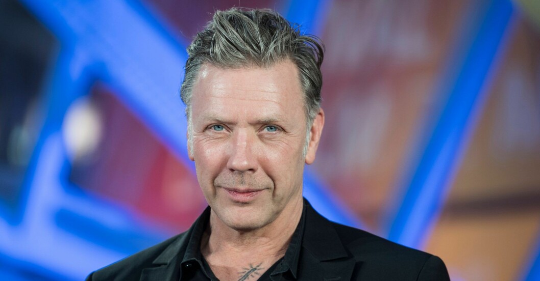 Mikael Persbrandt har en biroll i Netflix komiska serie <em>Sex Education</em>. mikael persbrandt