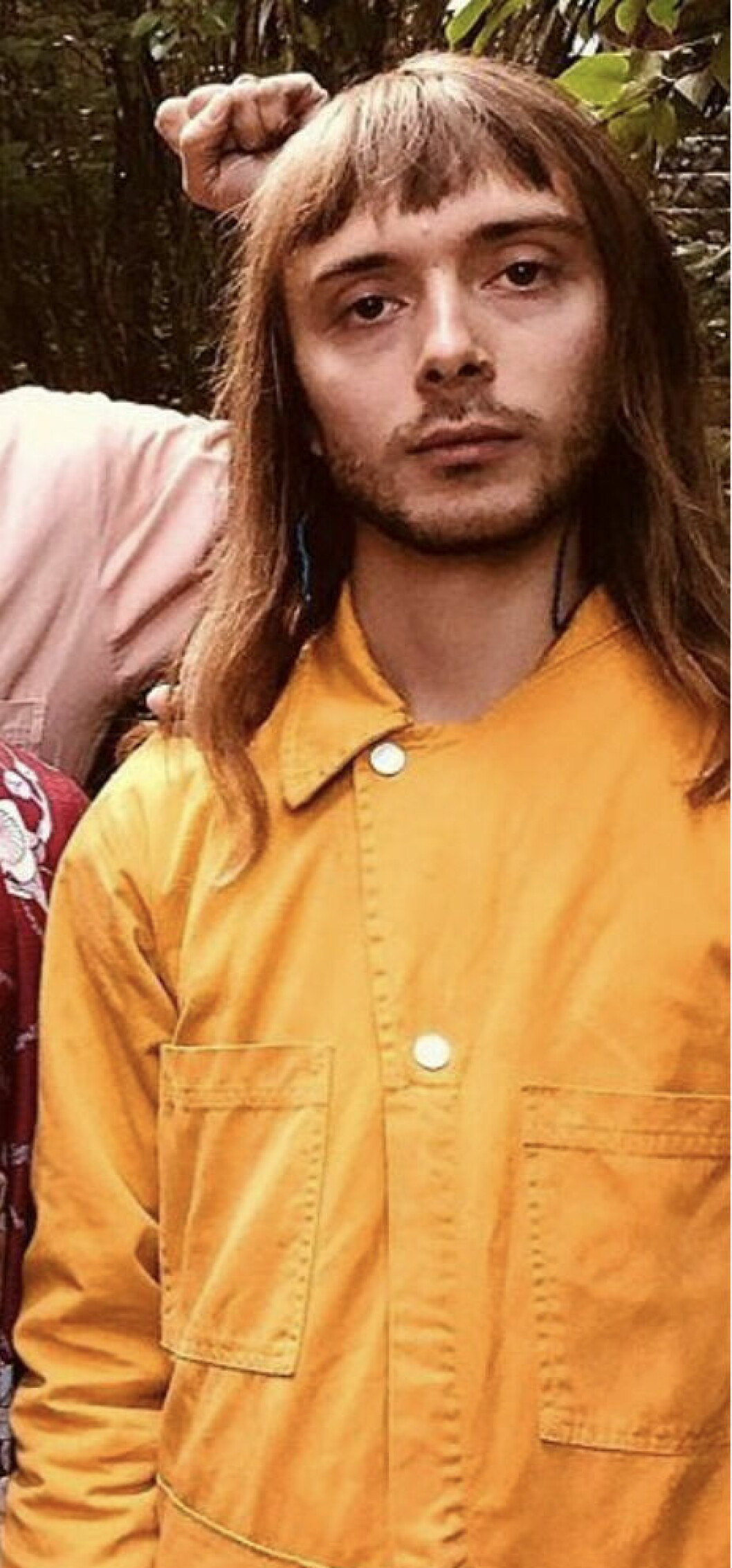 Idag ingår Milton i mamma Lisa Ekdahls band. Här poserar han på en bild från 2019 som Lisa postat på Instagram. milton öhnström 2019