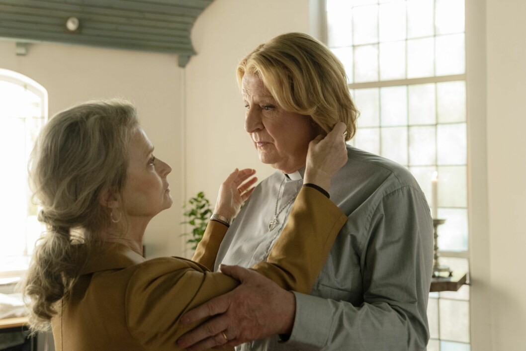 I filmen ”Min pappa Marianne” spelar Endre hustru till Rolf Lassgårds rollkaraktär: en präst som identifierar sig som transvestit.