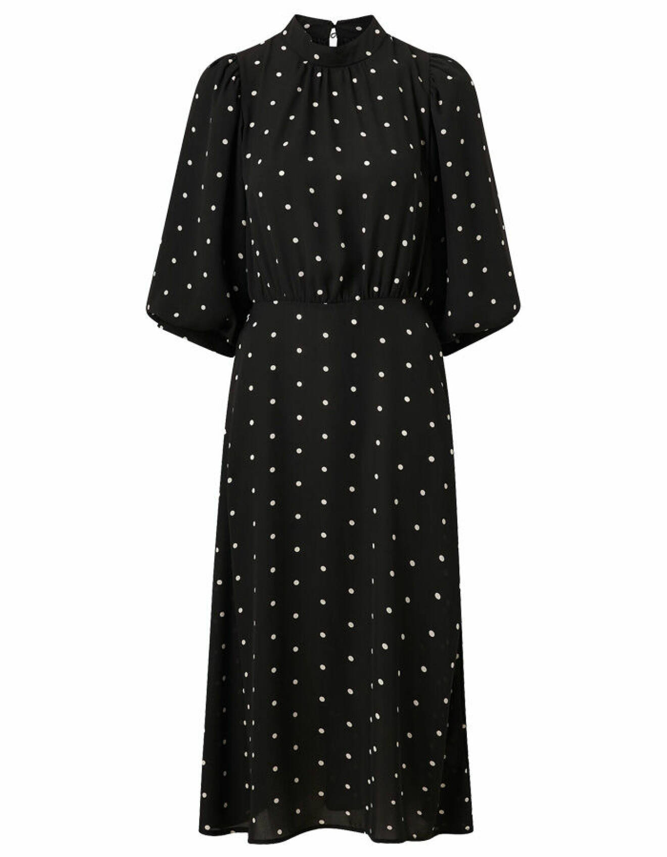 svart klänning med vita prickar om markerad midja från ellos collection