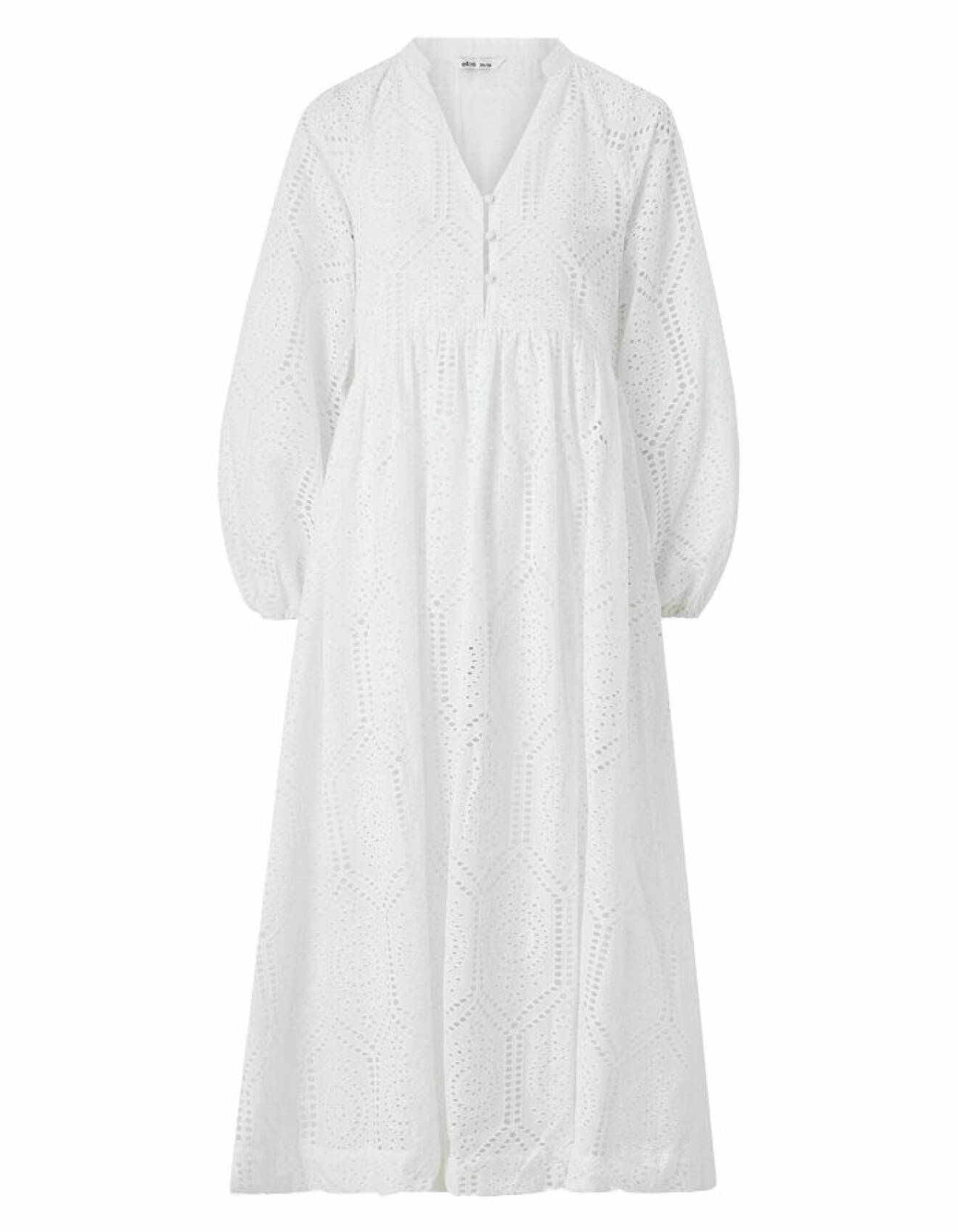 modenyheter dam till jobb och fest - vit broderad maxiklänning från Ellos Collection