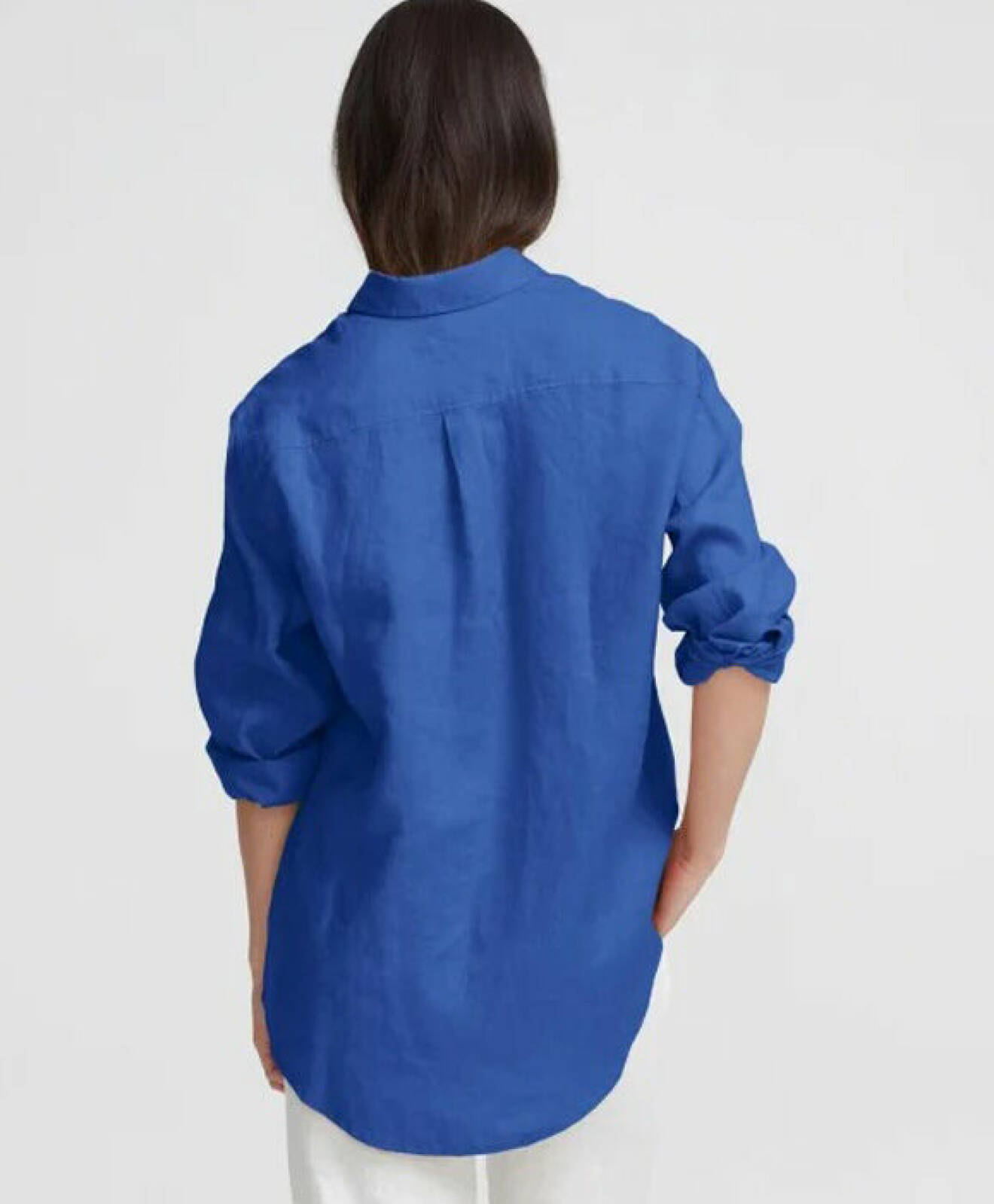 modenyheter dam våren 2022 – blå linneskjorta för dam från Milook