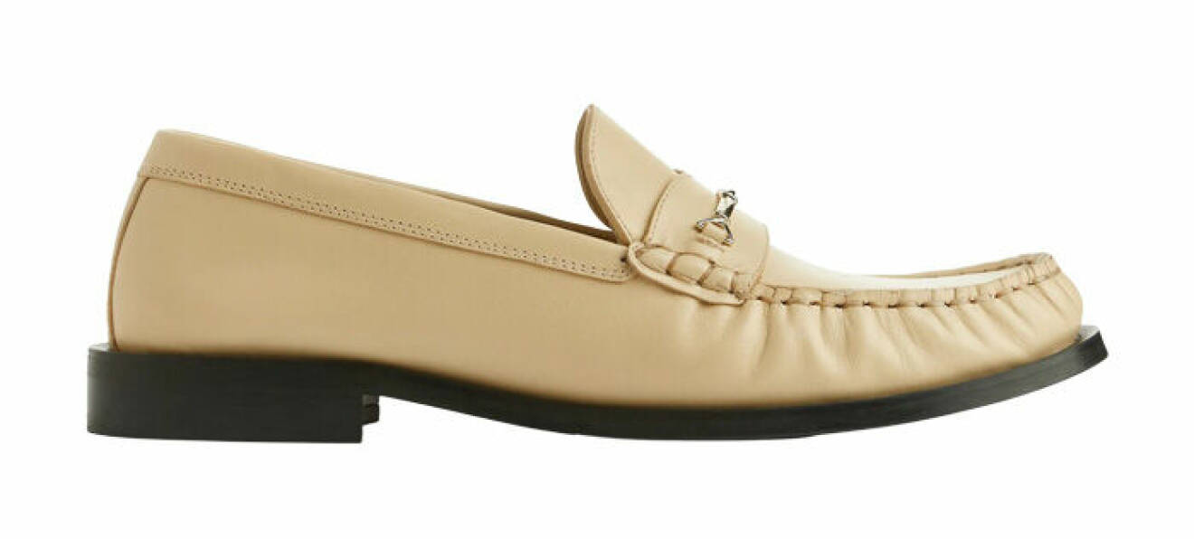 beige loafers gjorda i läder