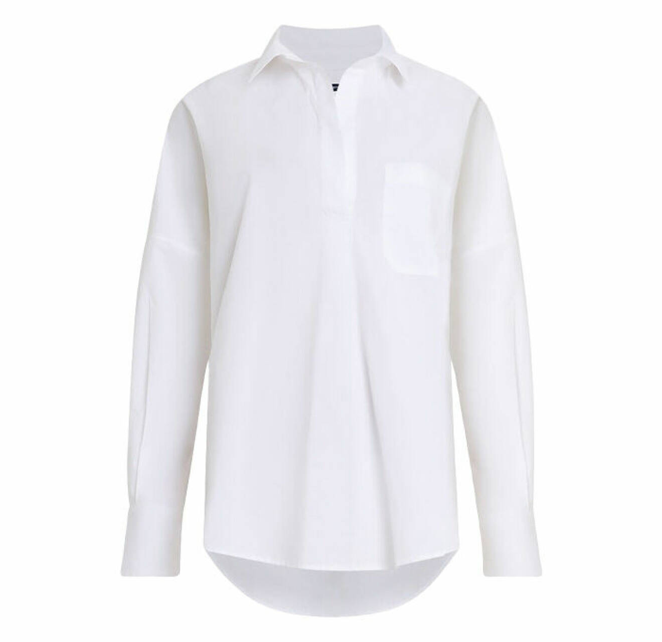 vit skjorta gjord i bomull med bröstficka och oversize passfrom från French Connection