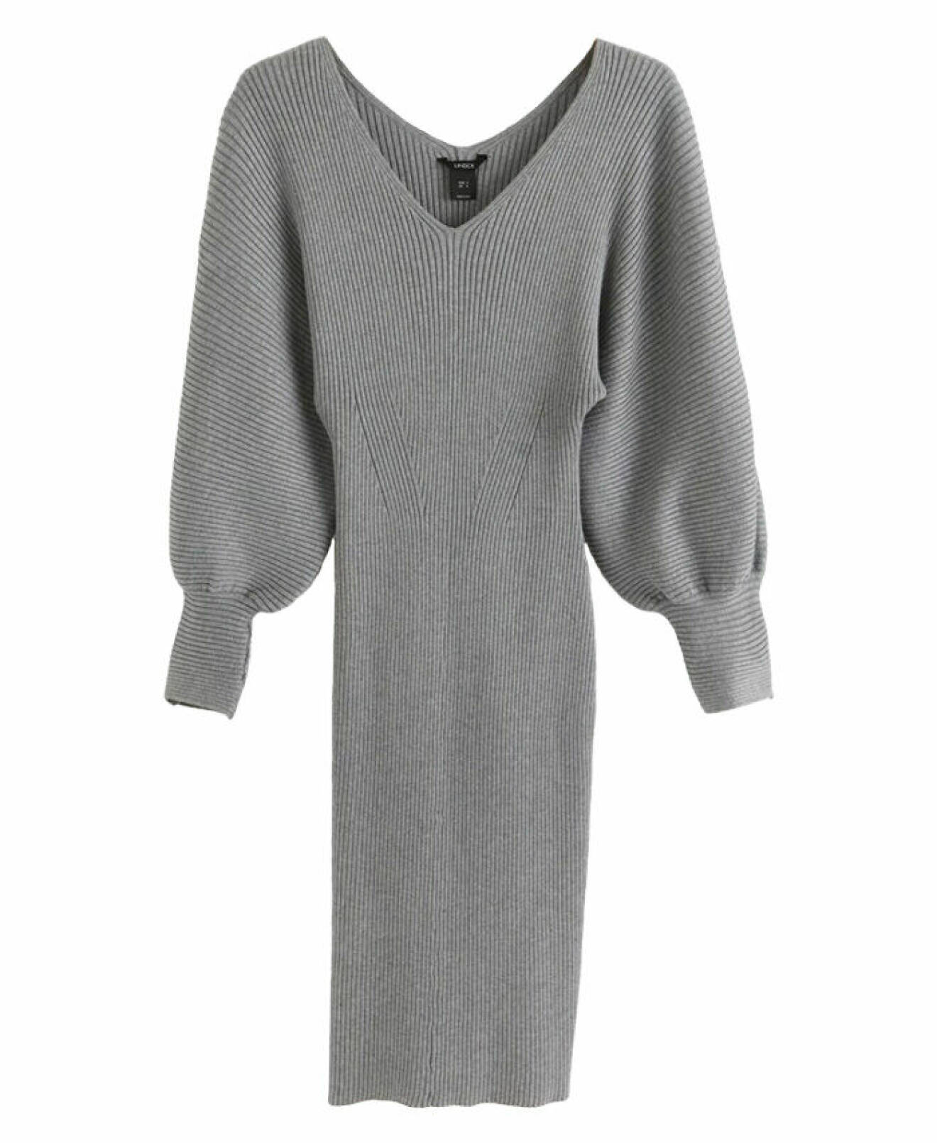 grå stickad klänning med v-ringad hals från H&amp;M