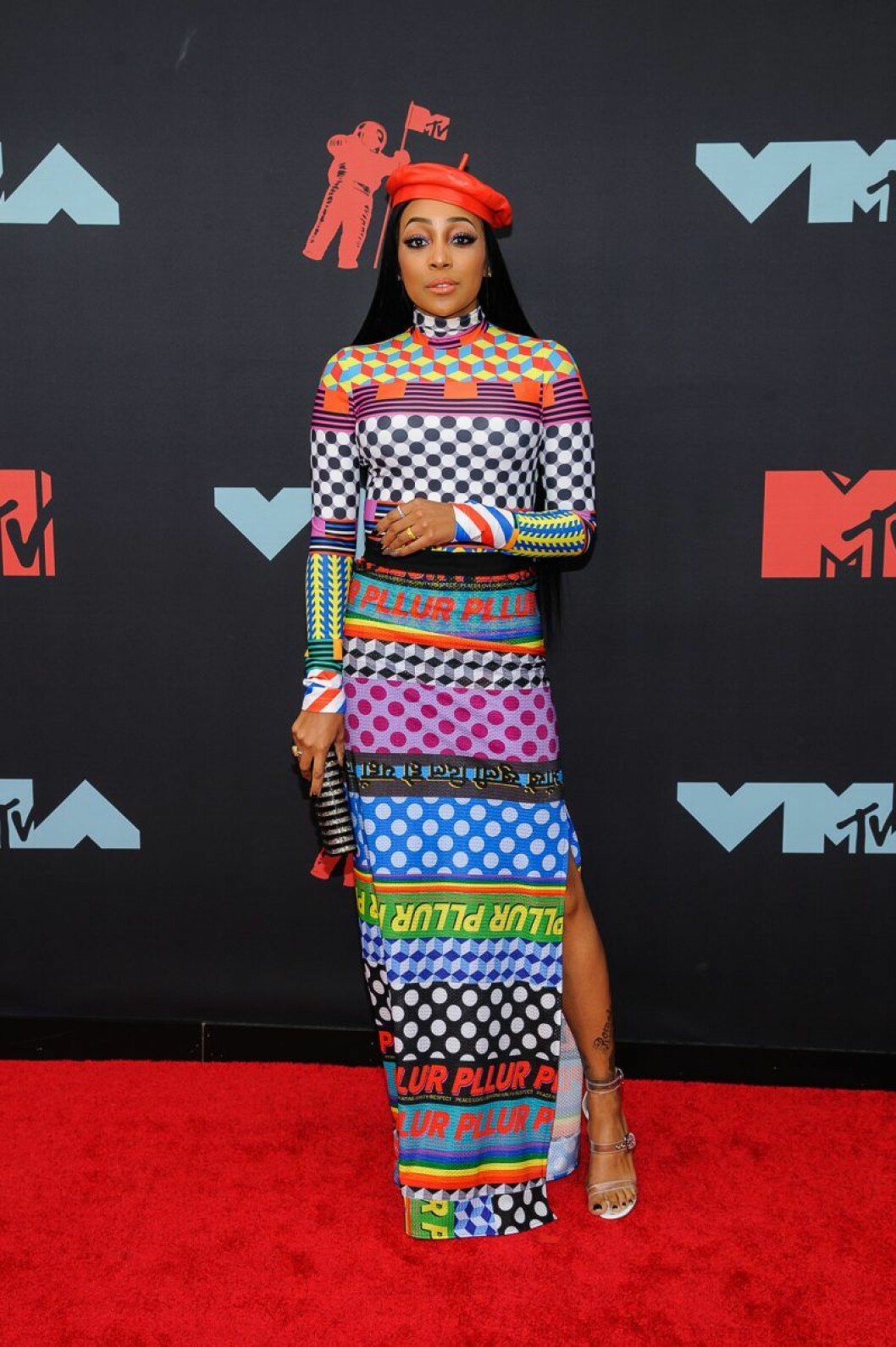 Monica. Monica på röda mattan på VMA 2019