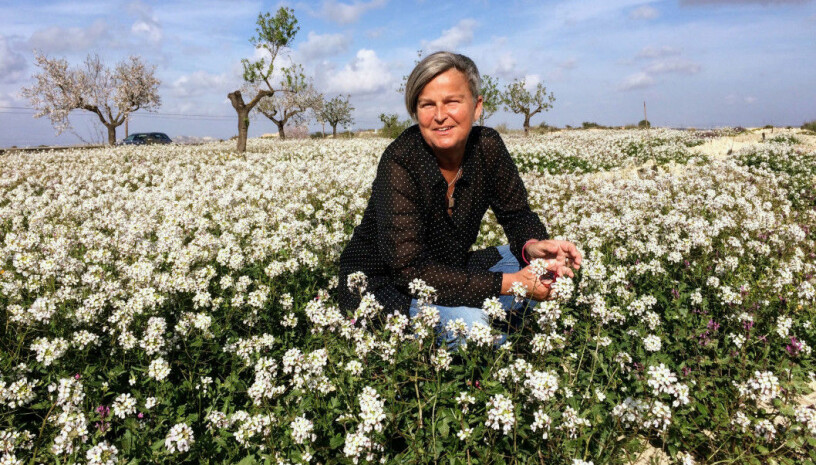 Monica Holmner är gärna ute i naturen och ser det nästan som terapi att vandra i skog och mark.