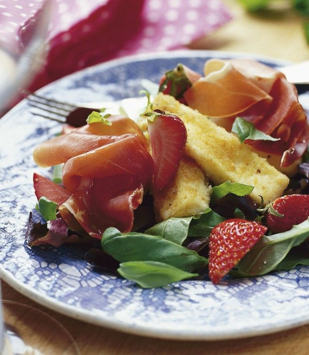 MOZZARELLASALLAD MED JORDGUBBAR