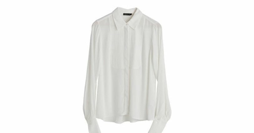 Blus, 699 kronor. <a target="_blank" href="https://www.marqetstores.se/stockh-lm-paris-blouse-off-white/?utm_source=nativefemina&utm_medium=referral&utm_campaign=campaign10&utm_content=femina">Shoppa här!</a>