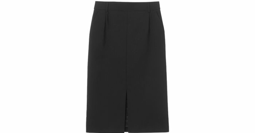 Kjol, 999 kronor. <a target="_blank" href="https://www.marqetstores.se/stockh-lm-karen-long-skirt-black/?utm_source=nativefemina&utm_medium=referral&utm_campaign=campaign10&utm_content=femina">Shoppa här!</a>