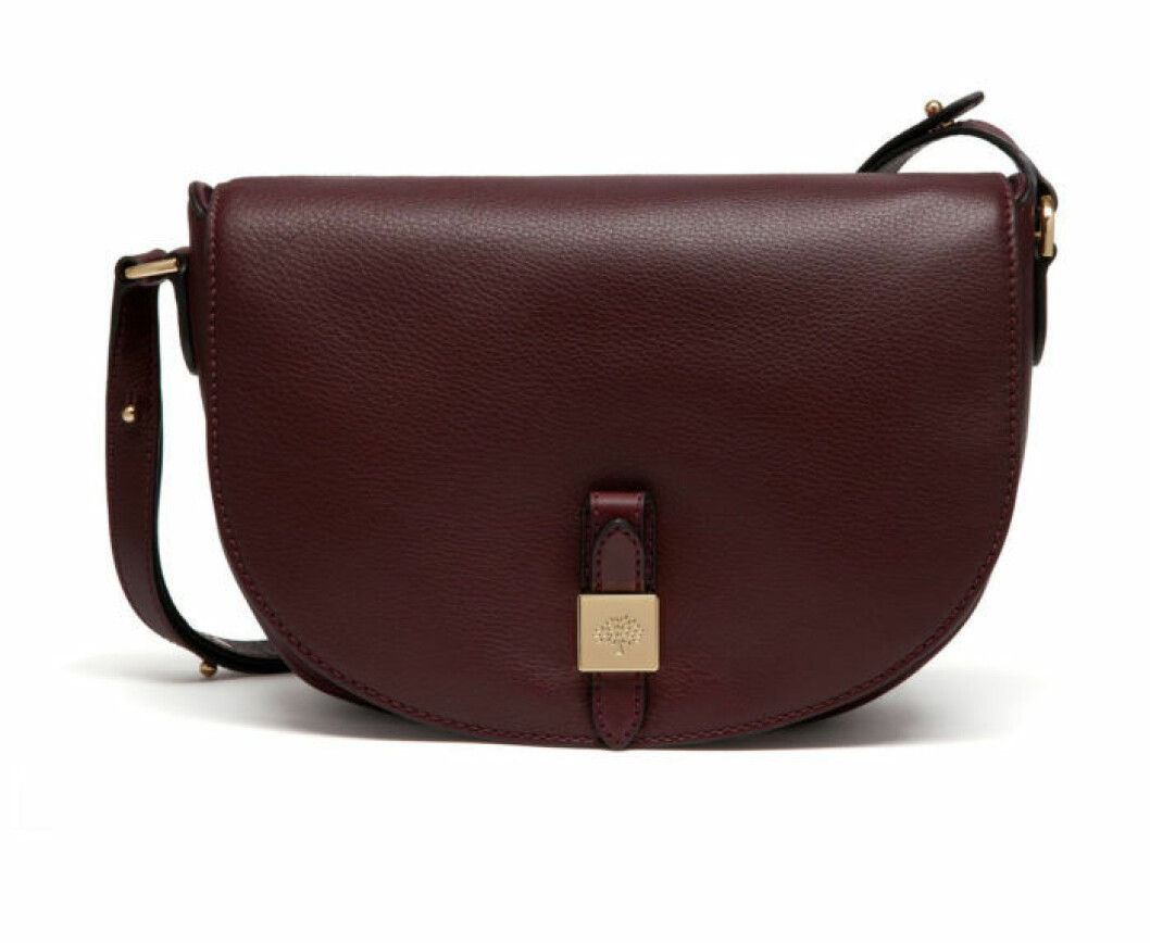 <a href="http://www.mulberry.com/eu/shop/women/bags/satchels/tessie-satchel-oxblood-soft-small-grain" target="_blank">Klassisk</a>, ca 7 500 kr, Mulberry. klassisk-vaska-mulberry