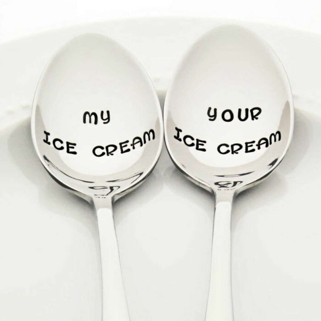 Glasskedar med inskriptionerna My ice cream och Your ice cream.