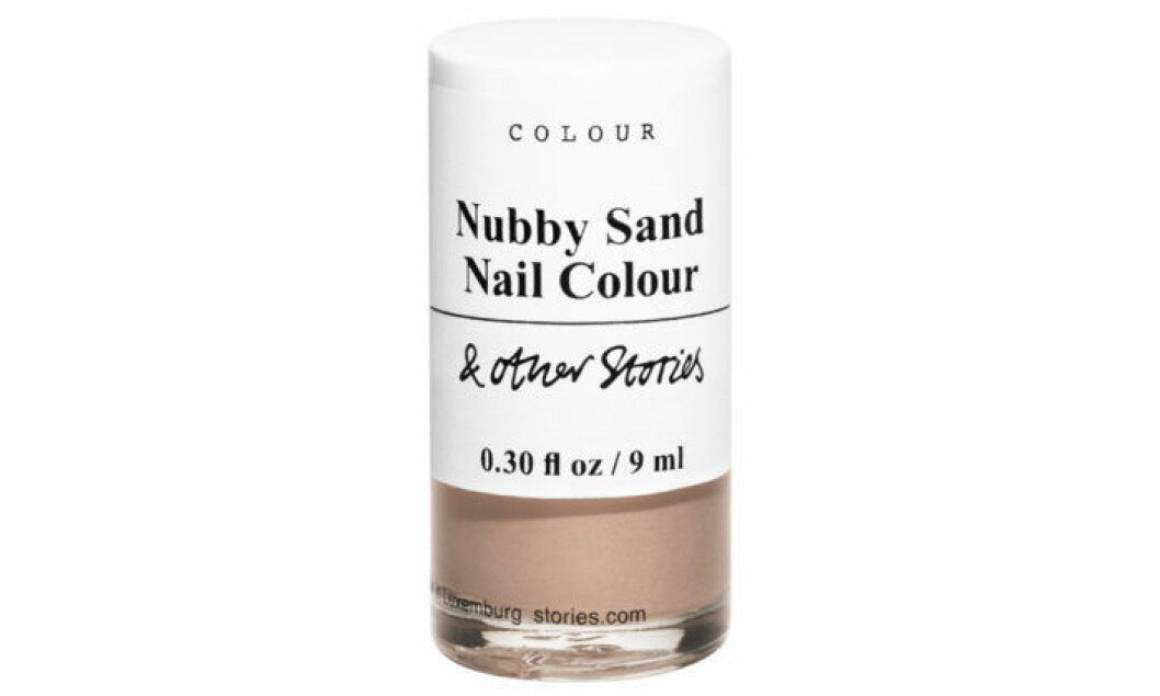 Nail Colour i Nubby Sand från & Other Stories skimrar fint i en skir sandton. Ca 70 kr. Nail Colour i Nubby Sand från & Other Stories skimrar fint i en skir sandton. Ca 70 kr.