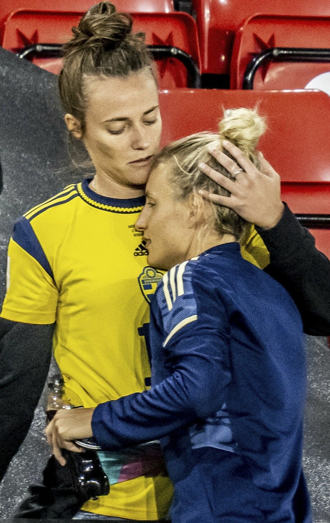 Så lever våra fotbollsstjärnor vid sidan av planen | Femina