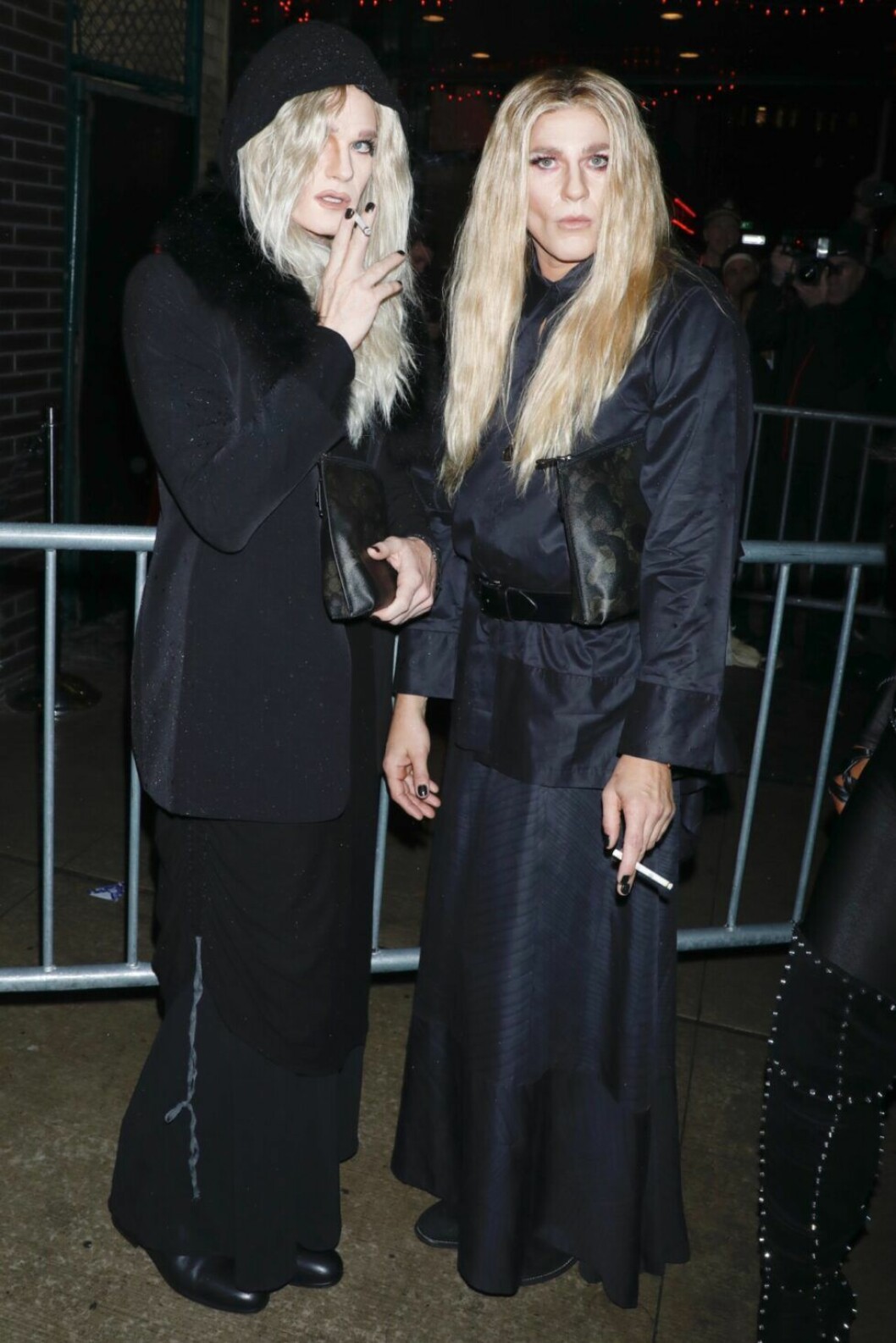 Neil Patrick Harris och David Burtka som Mary-Kate och Ashley Olsen