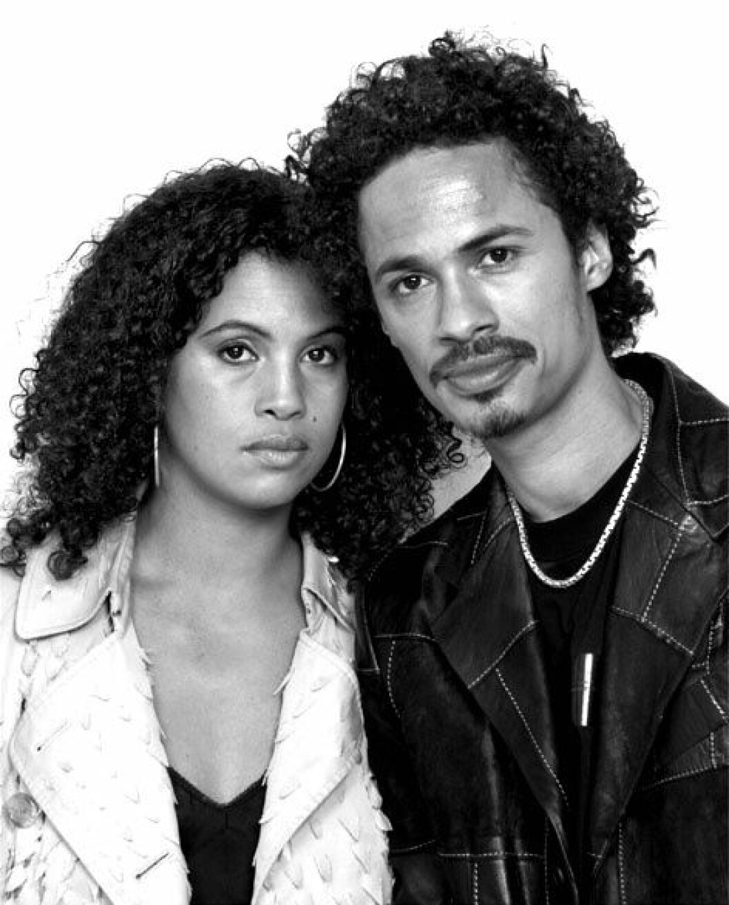 Neneh Cherry, sångerska och Eagle-Eye Cherry, sångare. Eagle-Eye och Neneh är halvsyskon och delar samma mamma. eagle-eye cherry neneh cherry