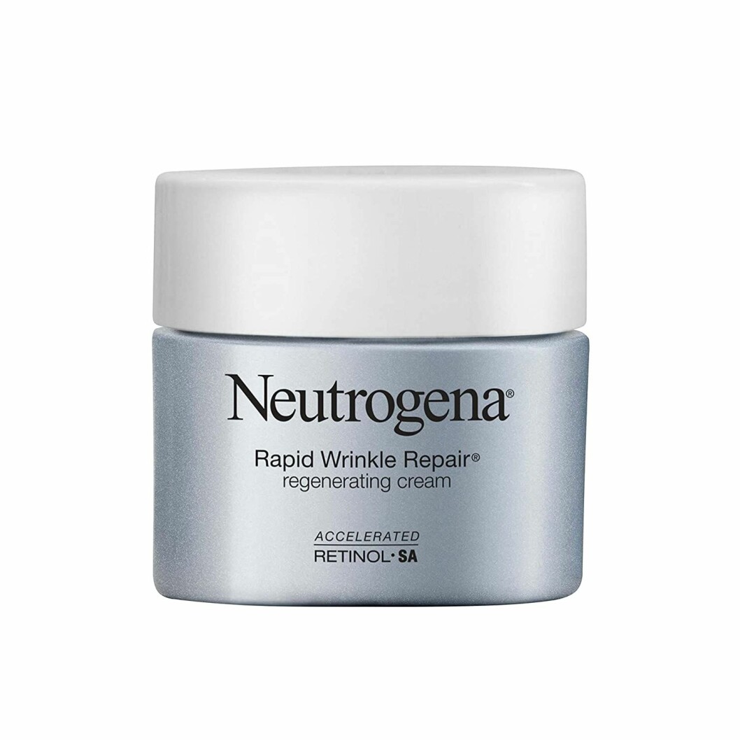 Neutrogena Rapid Wrinkle Repair Retinol Cream finns tyvärr inte att köpa i Sverige än, men <a target="_blank" rel="nofollow" href="https://go.nordicfeel.se/t/t?a=872761485&as=1218462148&t=2&tk=1&epi=ED_-_Nicole_Kidman_hyllar_kr%C3%A4m_med_retinol_%E2%80%93_allt_du_vill_veta_om_ingrediensen&url=https://www.nordicfeel.se/varumarken/neutrogena">här hittar du andra huvdårdsprodukter från Neutrogena.</a> Neutrogena Rapid Wrinkle Repair Retinol Cream
