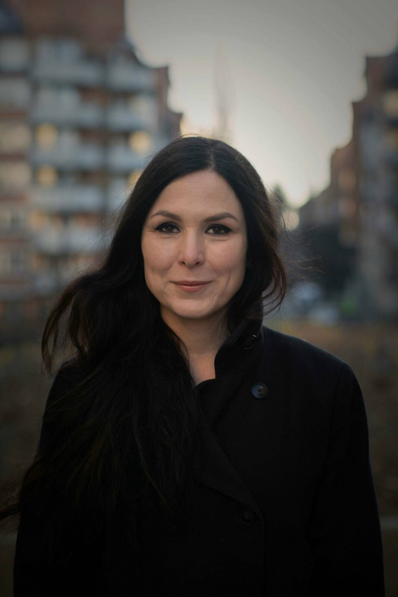 Nina Hemmingsson är hösten 2023 aktuell med seriealbumet Skjut mig.