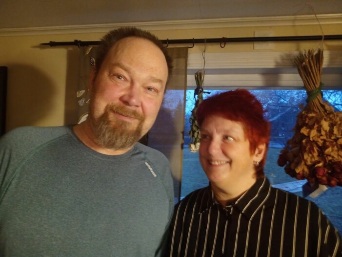 Jörgen Bloom med hustrun Anna Bloom som fanns vid hans sida genom helvetestiden. Jörgen Bloom med hustrun Anna Bloom.