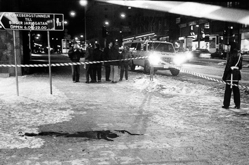 Vad Anna såg av Olof Palmes mördare var endast ryggen när han sprang därifrån. Dådet förblir ännu olöst.