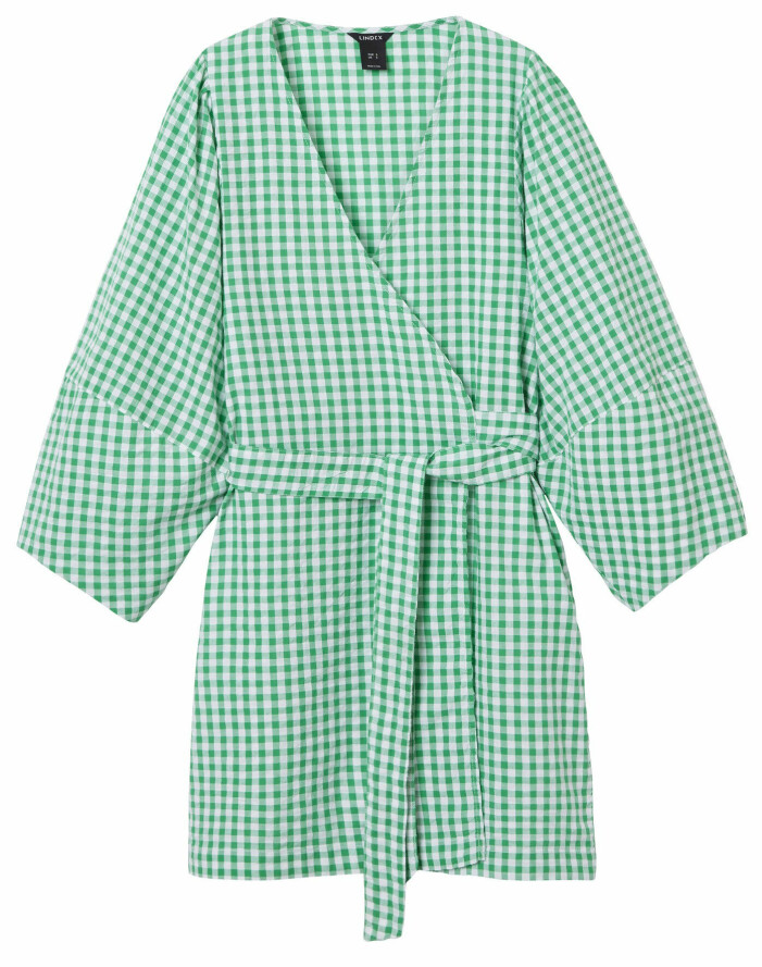 Omlottklänning i bomull, XS–XL, 499 kr, Lindex. Omlottklänning i bomull, XS–XL, 499 kr, Lindex.