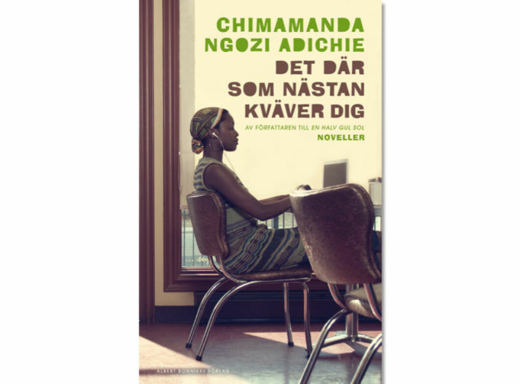 <em>Det där som nästan kväver dig</em> av <strong>Chimamanda Ngozi Adichie</strong> (Albert Bonniers förlag) Omslag boken Det där som nästan kväver dig