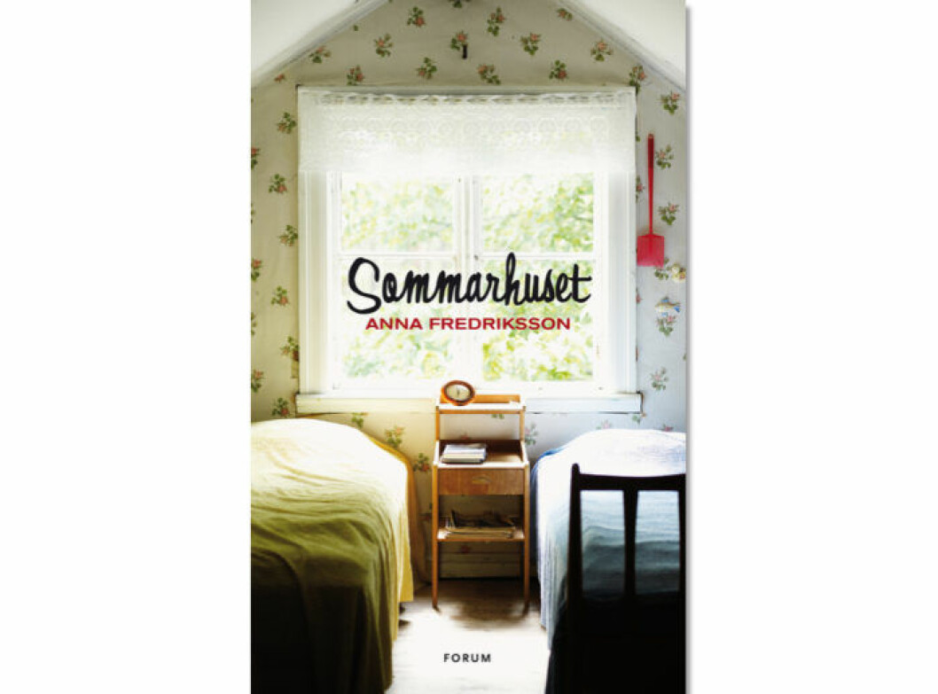 <em>Sommarhuset</em> av <strong>Anna Fredriksson</strong> (Forum) Omslag boken Sommarhuset