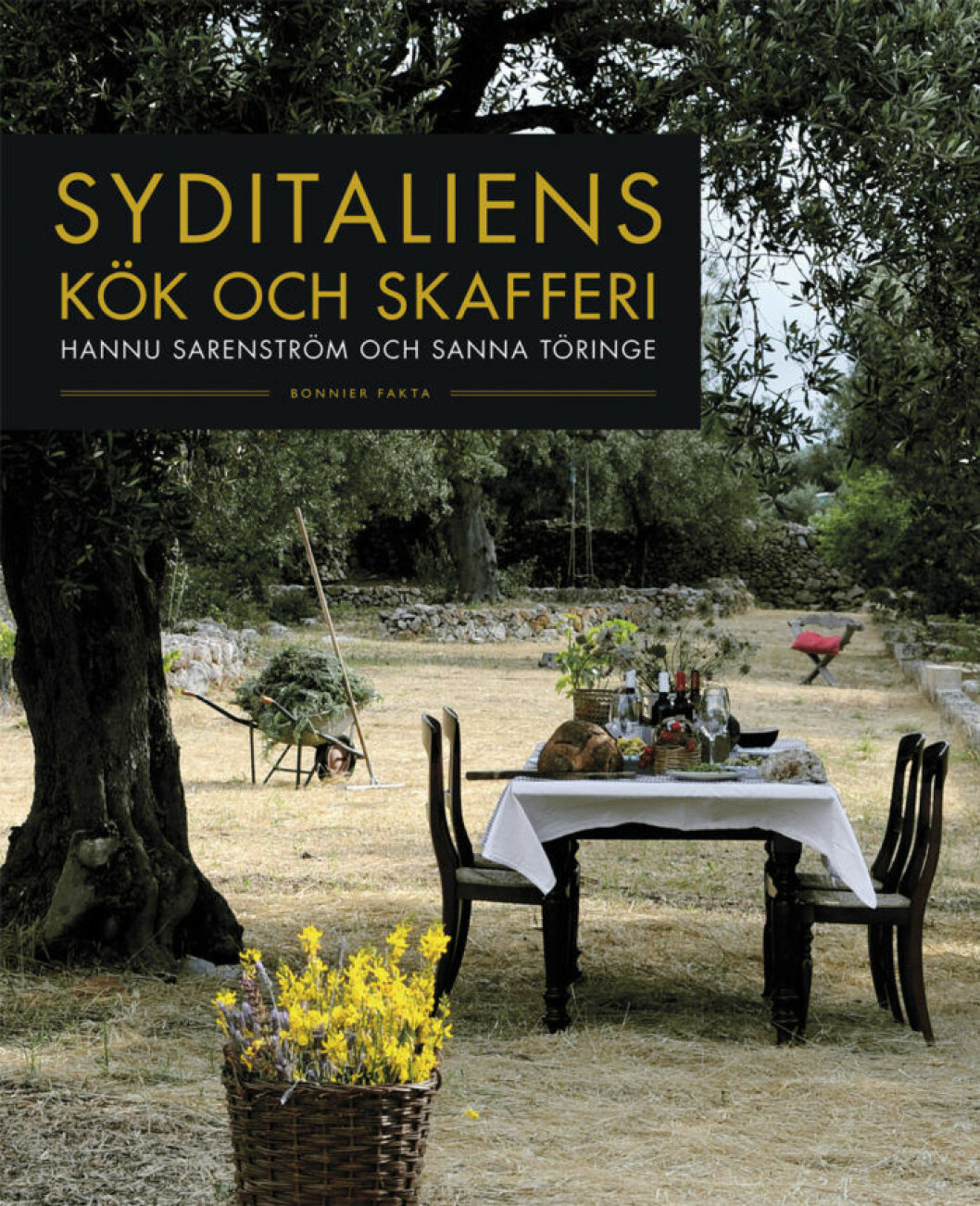 <em>Syditaliens kök och skafferi</em>, av <em>Hannu Sarenström</em> och <em>Sanna Töringe</em> (<a href="http://www.bonnierfakta.se/bocker/mat-och-dryck/s/syditaliens-kok-och-skafferi" target="_blank">Bonnier fakta</a>) Syditaliens kök och skafferi, av Hannu Sarenström och Sanna Töringe (Bonnier fakta)