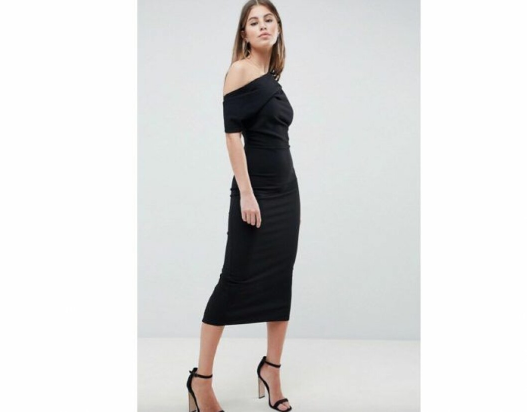 One shoulder svart klänning