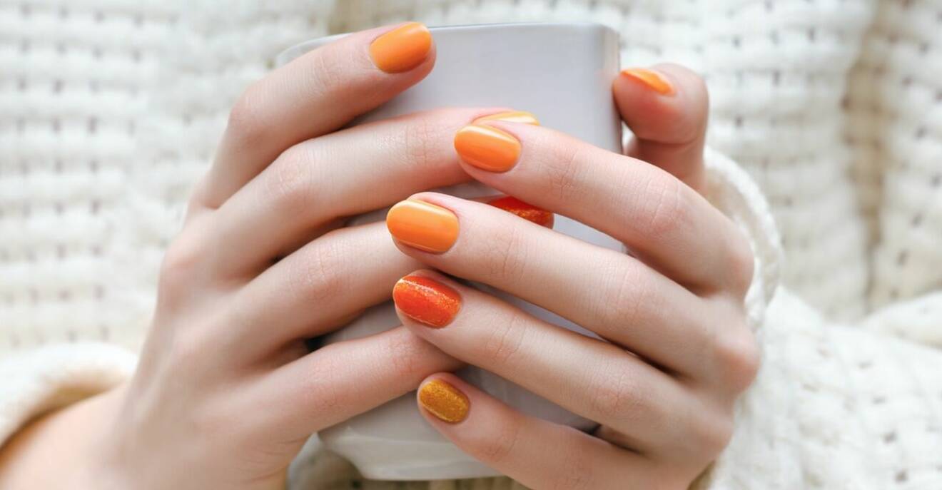 orange naglar våren 2022