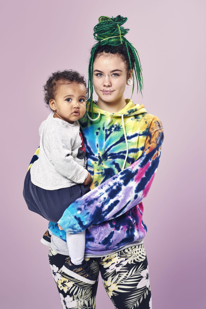 Julia Mindell med Nanja. Julian Mindell unga mammor