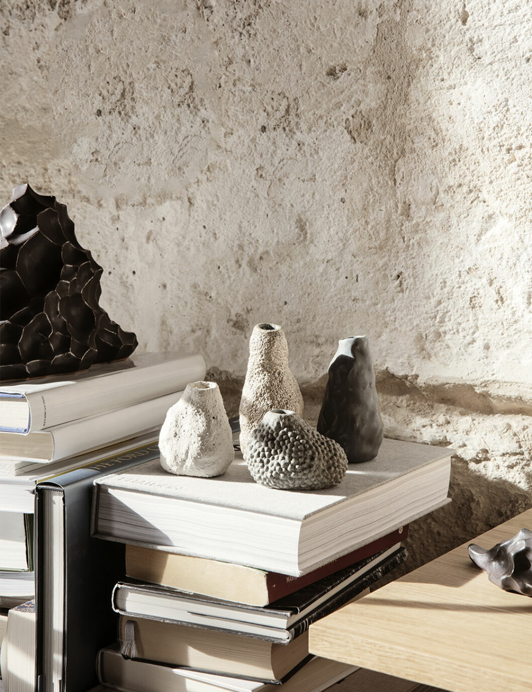 Foto: Ferm Living Organiska former i små vaser från Ferm Living våren 2020