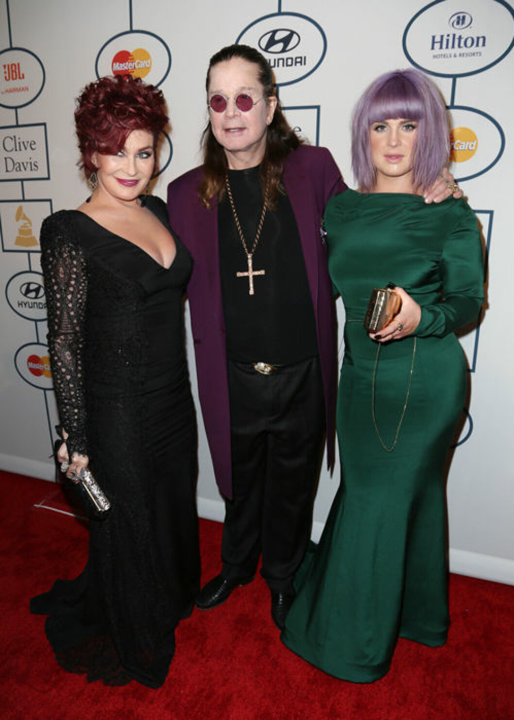 Sharon, Ozzy och Kelly Osbourne på röda mattan 2014. Foto: Matt Baron/BEI/REX Familjen Osbourne.