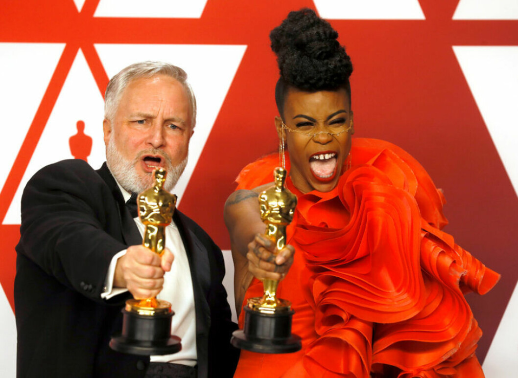Jay Hart och Hannah Beachler vann pris för bästa scenografi under Oscarsgalan 2019. Foto: TT Hannah Beachler med sin Oscarsstatyett.