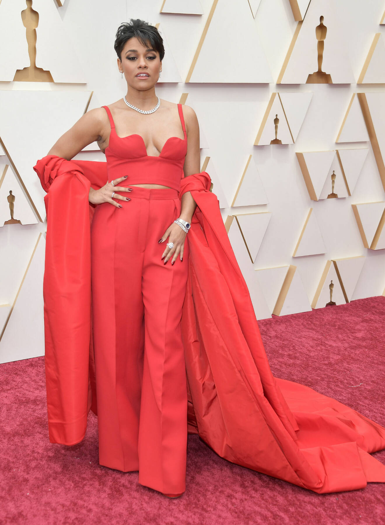 Ariana DeBose på röda mattan vid Oscarsgalan 2022.