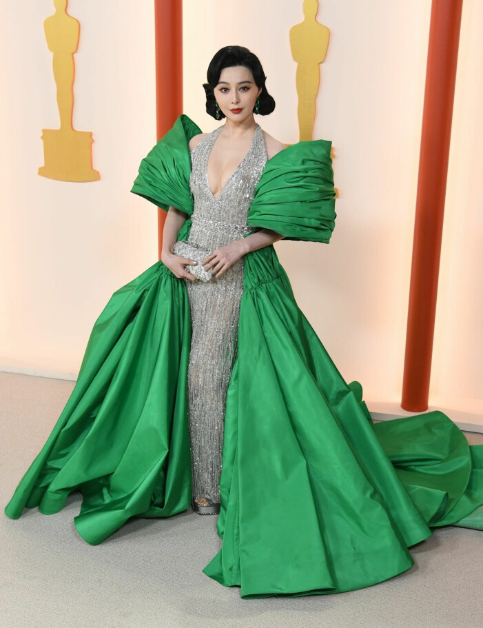 Fan Bingbing på röda mattan vid Oscarsgalan 2023. Fan Bingbing på röda mattan vid Oscarsgalan 2023.