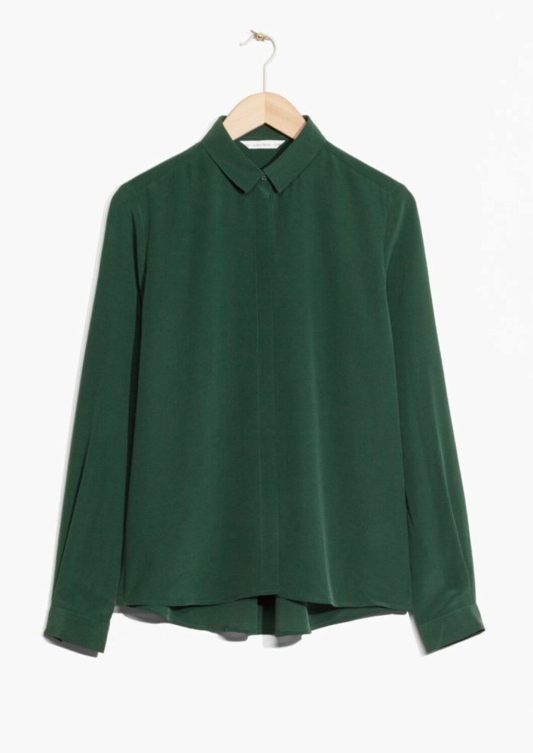 <a href="http://www.stories.com/se/Ready-to-wear/Tops/Straight_Fit_Silk_Shirt/582942-5998834.1">Grön</a>, 750 kr, & Other Stories. gron-blus-&-other-stories
