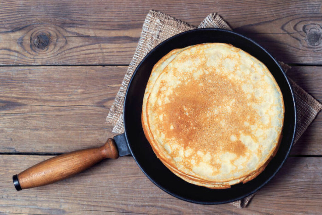 Vissa pannkakor får man göra lite mindre för att de ska bli lättare att vända. Foto: IBL Det är lätt att boosta näringsvärdet på pannkakor genom att ändra lite i recepten.