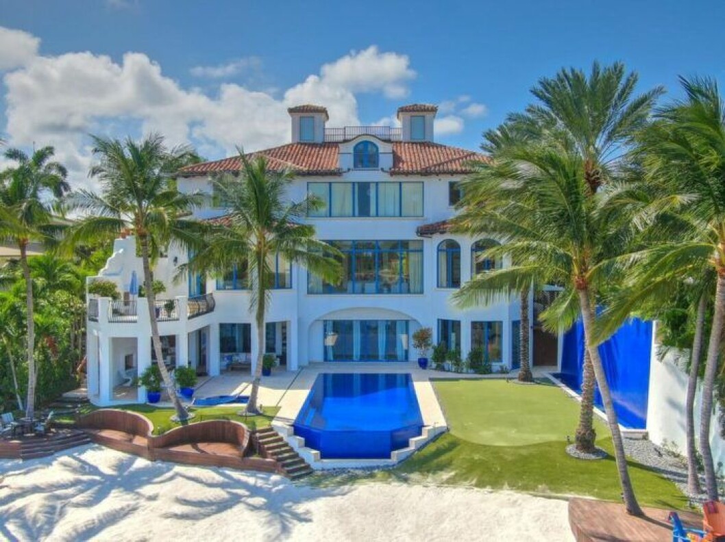 Familjen Parnevik säljer nu sin lyxvilla i Florida. <em>Foto: Under The Palms Realty, Inc. </em> En bild på familjen Parneviks lyxvilla i Florida, som nu säljs.