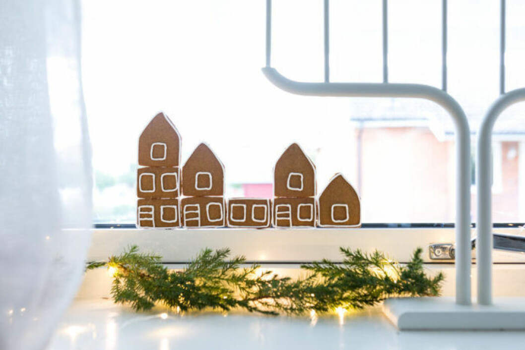 Minipepparkakshus från Gille att använda som en kuliss i fönstret