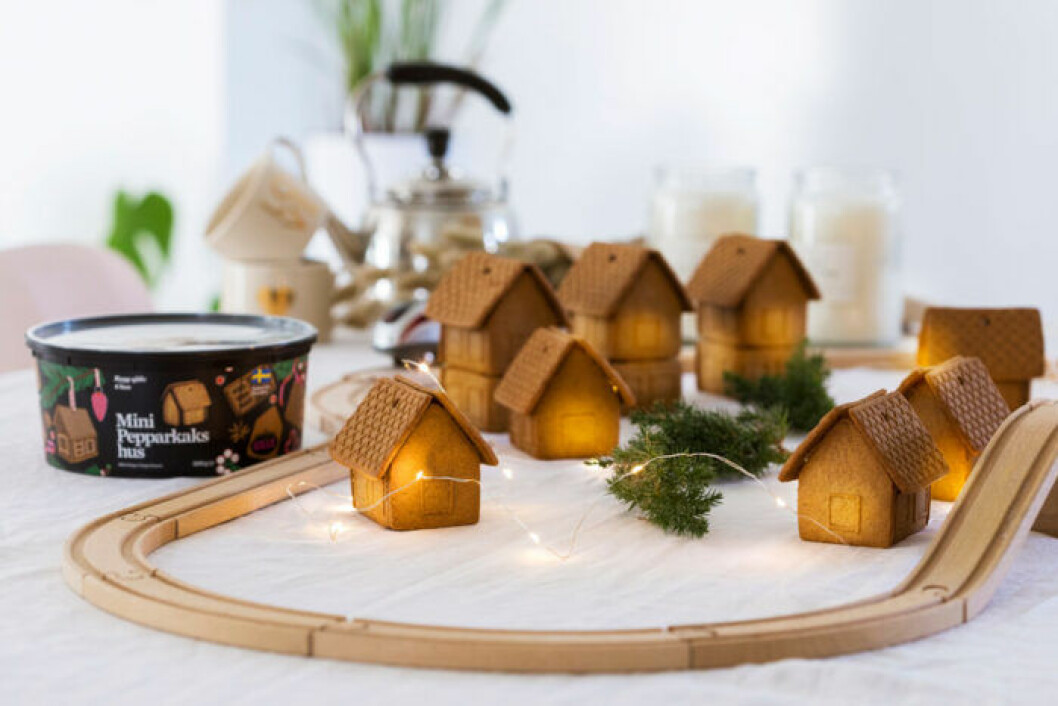Minipepparkakshus från Gille som går att få att se bebodda ut med hjälp av en ljusslinga