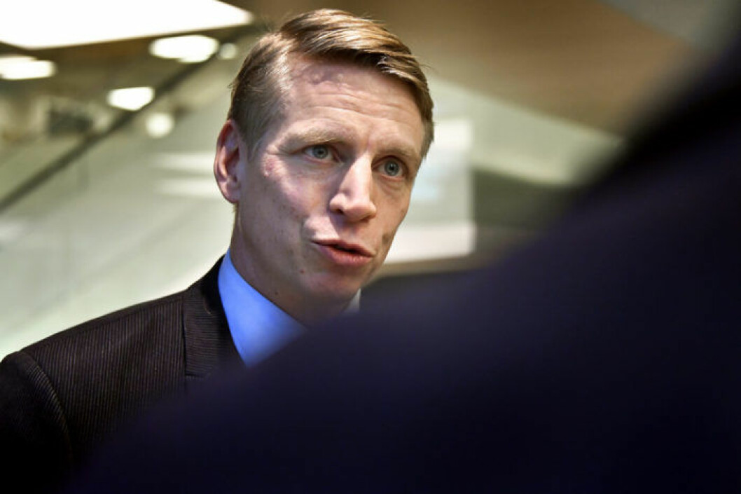 Konsumentminister Per Bolund (mp) menar att matsvinnet kan minska med en annorlunda märkning på livsmedel. Bild: IBL Konsumentminister Per Bolund (mp)